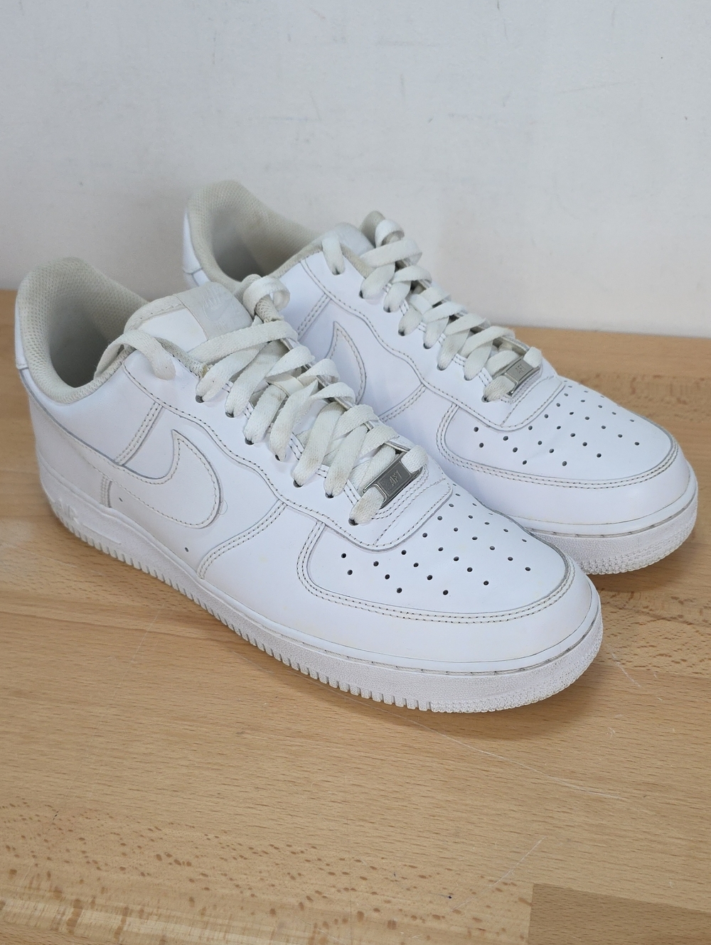 Nike Men's White Low-Top Leather Sneakers 10.5 Men Used Air Force 2900